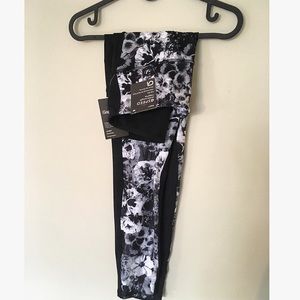 GAP Pants - High rise ankle length leggings GAP Pants - High rise ankle length leggings